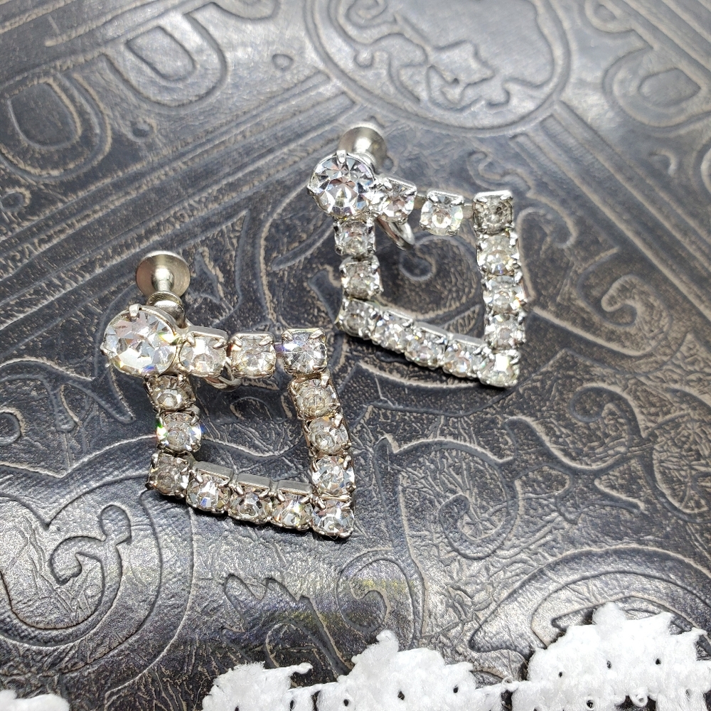 Vintage screw back clear rhinestone earrings